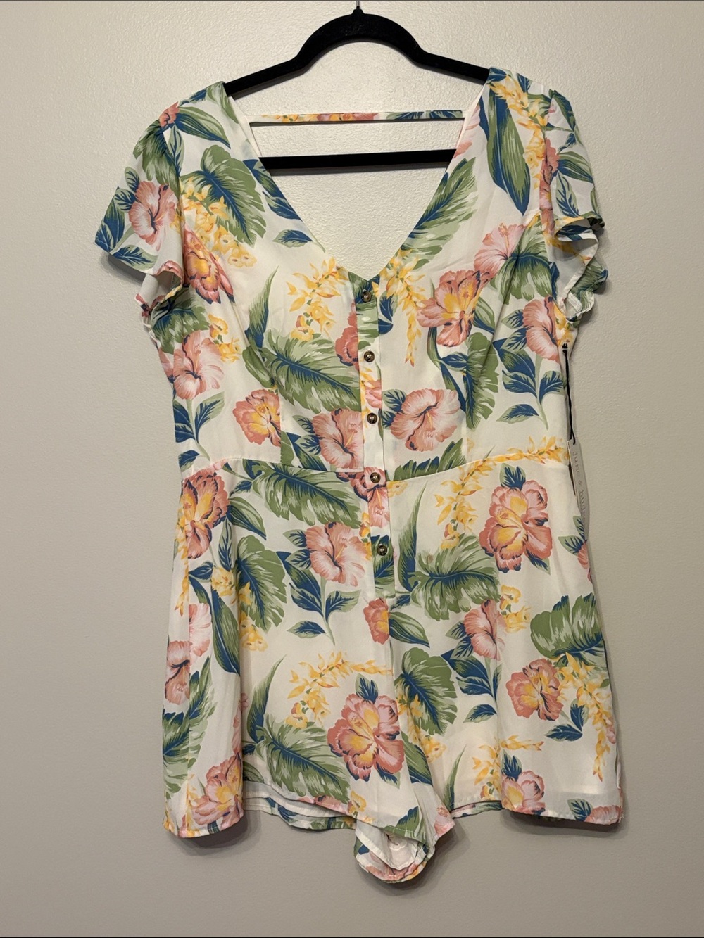 june & hudson White Floral V-Neck front buttons romper. Size XL. NWT
